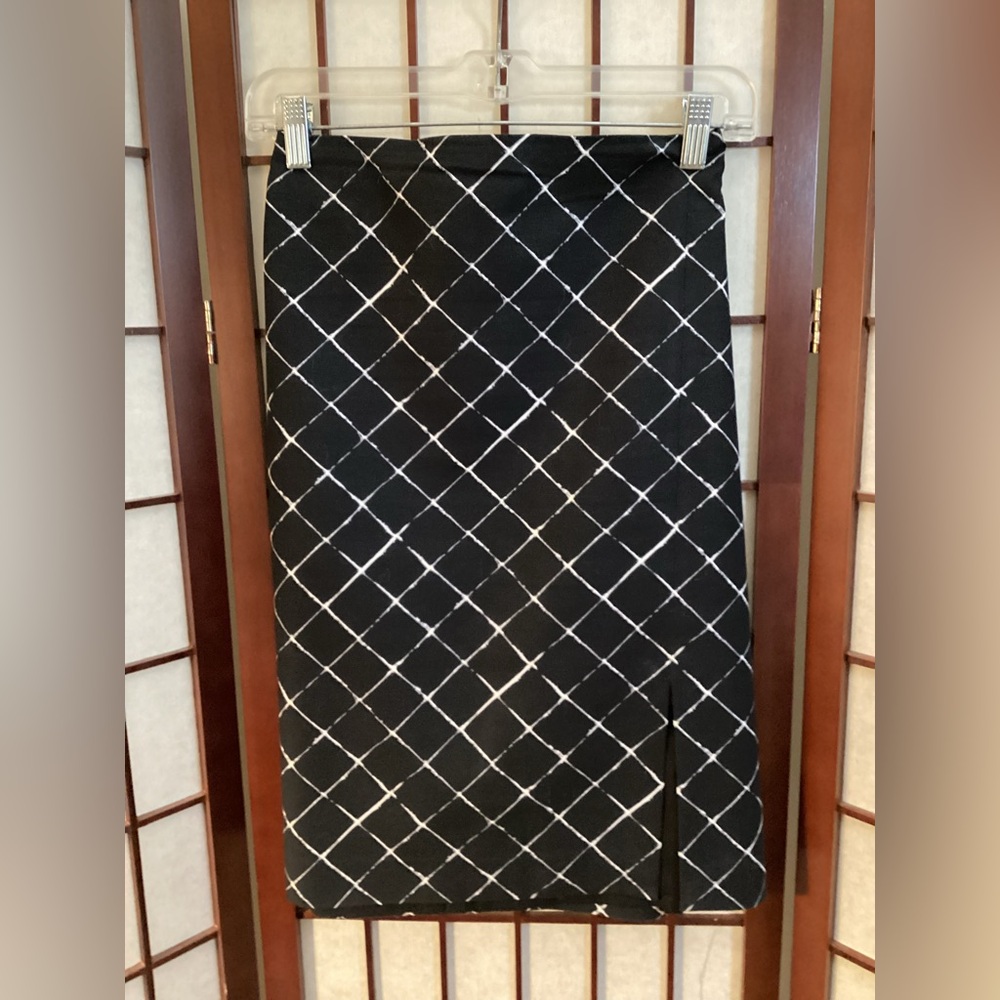 WHBM lattice high stretch women’s skirt Size 10